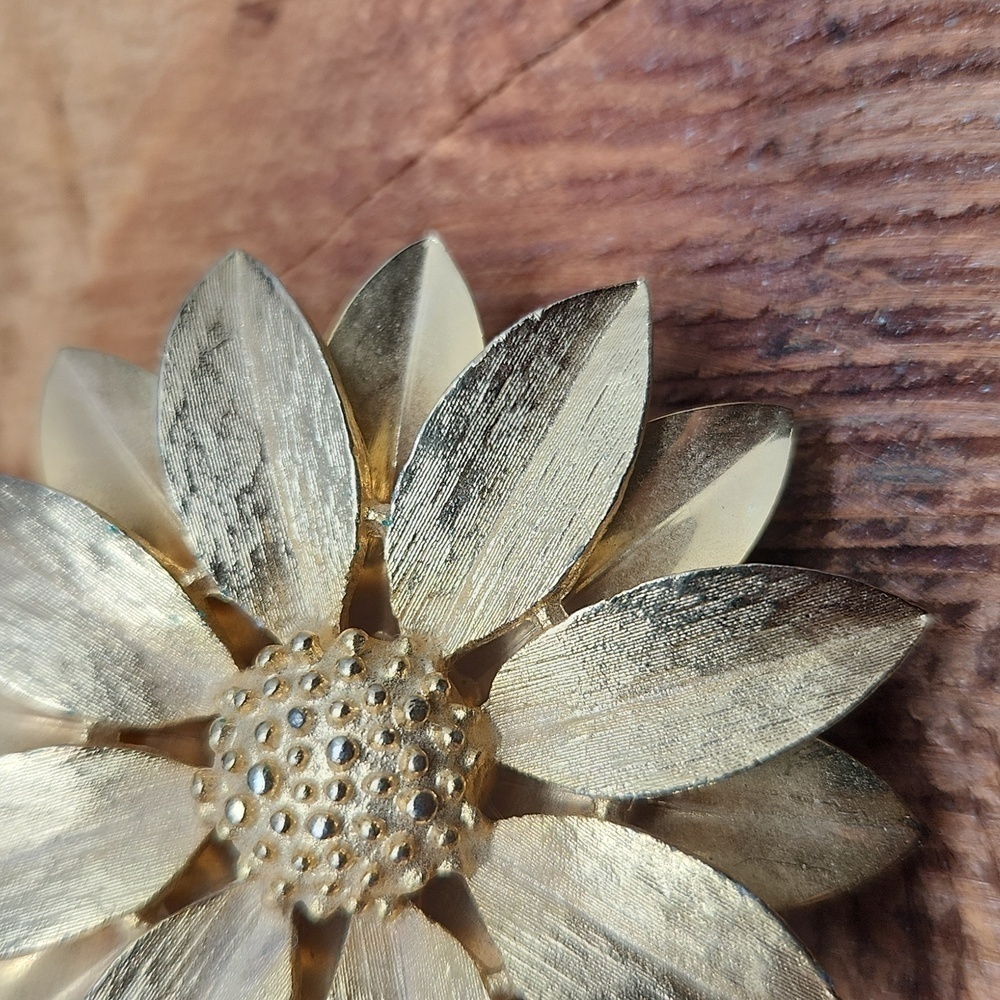 Vintage Sarah Coventry‎ Gold Tone Sunflower Brooch Earrings Set - Picture 6 of 9